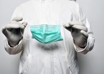 Από τη μάχη με τον κορωνοϊό στη μάχη με το πλαστικό