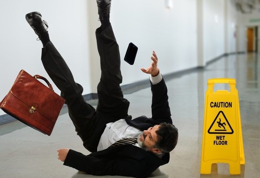 Απάτη «μαμούθ» από στημένες πτώσεις με λεία 31,7 εκατ.