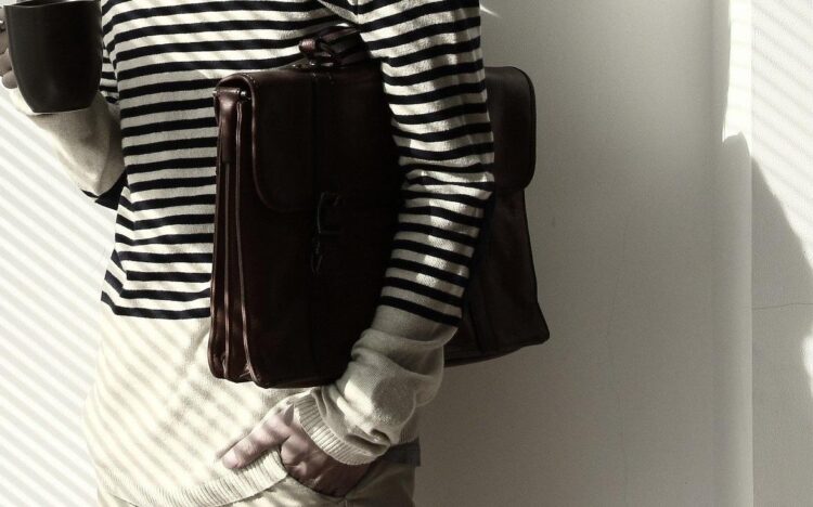 Με ΚΥΑ η λύση στο ζήτημα των διαμεσολαβητών που εξαιρέθηκαν από το επίδομα των €800