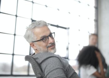 Πού κάνουν focus τα προγράμματα επαναπιστοποίησης διαμεσολαβητών