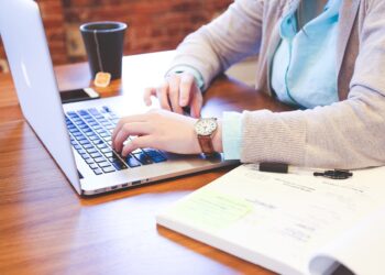 ΠΟΑΔ: Πώς θα επανυποβάλετε αίτηση για το επίδομα των 800€