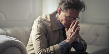 sad-mature-businessman-thinking-about-problems-in-living-3772618 (1)
