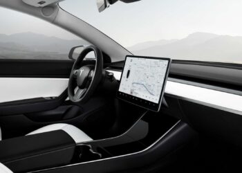 Αγωγή στην Tesla για το Model 3: Δεν άνοιξαν οι αερόσακοι σε τροχαίο
