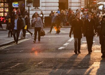 Έρευνα: Το 12% των Ελλήνων έχει την πρόθεση να αγοράσει ασφάλιση υγείας και το 42% θα αγόραζε Online