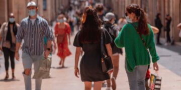 Υπάρχουν περιθώρια έλεγχου της Covid-19 – Ο δεκάλογος των φετινών διακοπών που πρέπει να ακολουθήσουμε