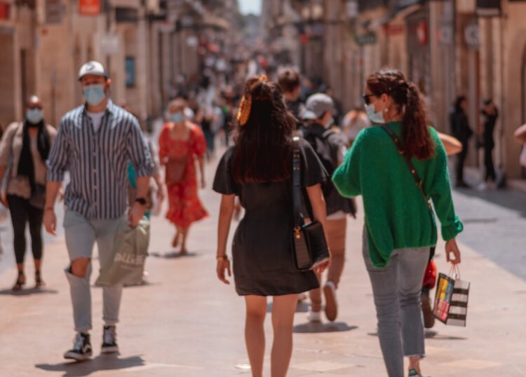 Υπάρχουν περιθώρια έλεγχου της Covid-19 – Ο δεκάλογος των φετινών διακοπών που πρέπει να ακολουθήσουμε