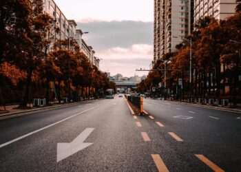 Πώς ενώ τα ασφάλιστρα οχημάτων αυξάνονται, τα έσοδα των εταιρειών μειώνονται