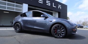 H Tesla έρχεται στην Ελλάδα