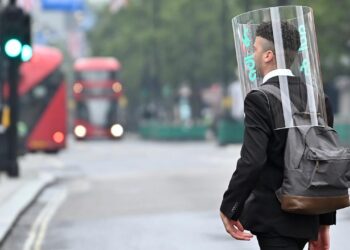 Covid-19: 1 εκατ. λίρες τη μέρα από τις ασφαλιστικές στη Βρετανία για ανθρώπους που έχασαν τη ζωή τους