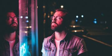 chester-wade-mirror-unsplash