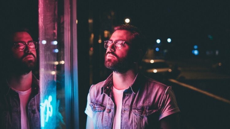 chester-wade-mirror-unsplash