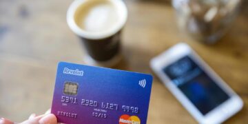 Η Revolut επεκτείνεται στις ασφαλίσεις και αναζητά στέλεχος στον τομέα