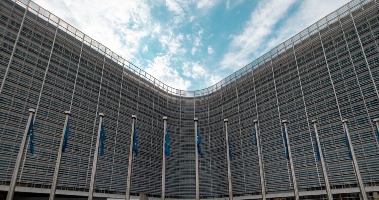 Διεύρυνση του επενδυτικού ορίζοντα των ασφαλιστικών εταιρειών θέλει η Κομισιόν