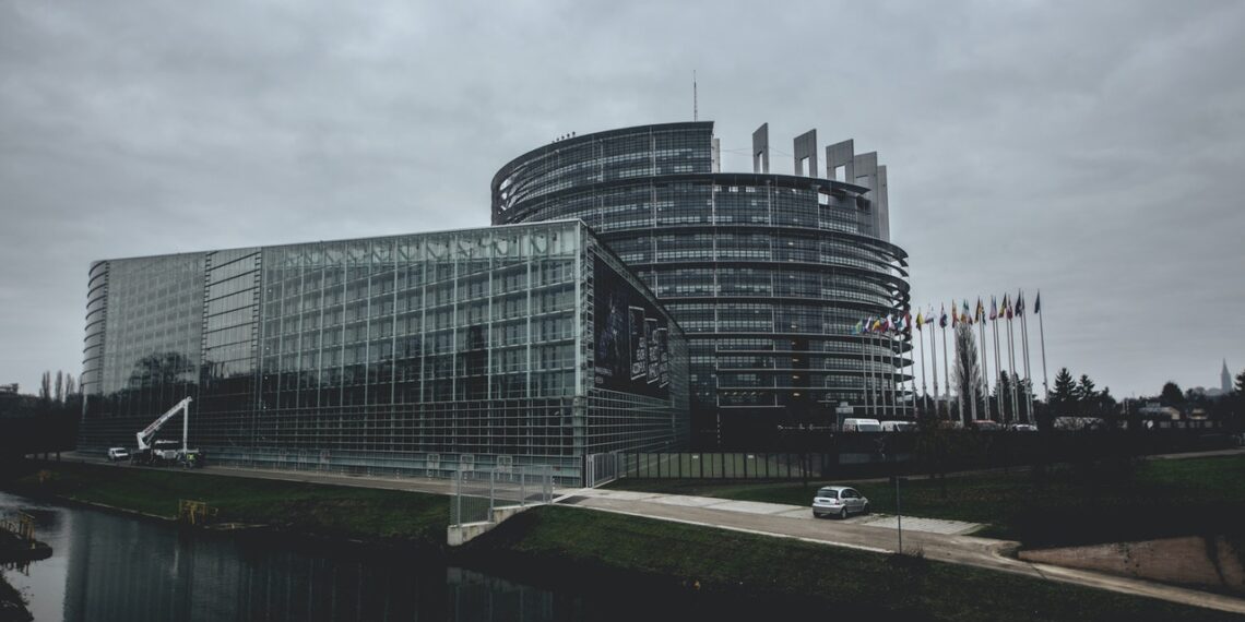 Κατάθεση ερώτησης στην Ευρωβουλή για την Εθνική Ασφαλιστική από τη Μ. Σπυράκη