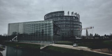 Κατάθεση ερώτησης στην Ευρωβουλή για την Εθνική Ασφαλιστική από τη Μ. Σπυράκη