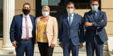 Από αριστερά οι κ.κ Τάτσης, Διευθυντής Πωλήσεων της Εθνικής Ασφαλιστικής, Μαρουσώ Τρέσσου, Διευθύντρια Ασφαλιστικών Εταιρειών & Δικτύου Affidea, Γ. Φουφόπουλος Επιθεωρητής Πωλήσεων Εθνική Ασφαλιστική, Θοδωρής Καρούτζος Διευθύνων Σύμβουλος Affidea