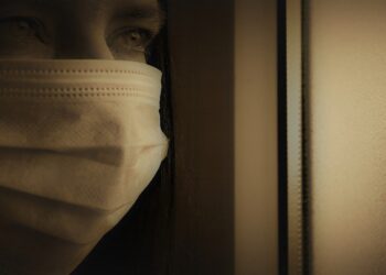 667 κρούσματα κορωνοϊού και 7-8 θάνατοι την ημέρα