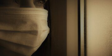 667 κρούσματα κορωνοϊού και 7-8 θάνατοι την ημέρα