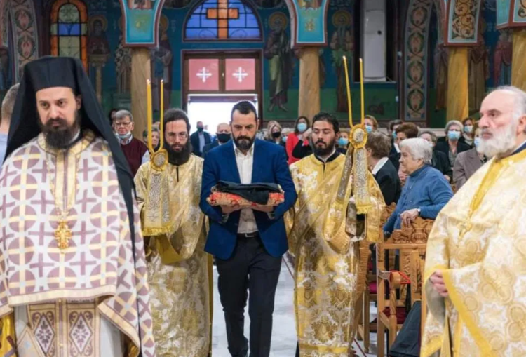 49χρονος ασφαλιστής χειροτονήθηκε ιερέας στον Άγιο Δημήτριο