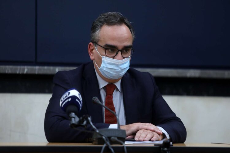 Υφυπουργός Υγείας: Αν χρειαστεί θα επιτάξουμε κι άλλες κλίνες, γιατρούς και ό,τι άλλο χρειαστεί