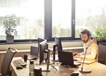 Μία στιγμή στη ζωή των ανθρώπων της εξυπηρέτησης πελατών της INTERAMERICAN