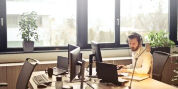 Μία στιγμή στη ζωή των ανθρώπων της εξυπηρέτησης πελατών της INTERAMERICAN