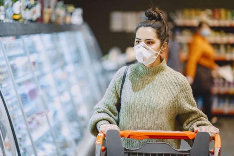Woman in a respirator in a supermarket