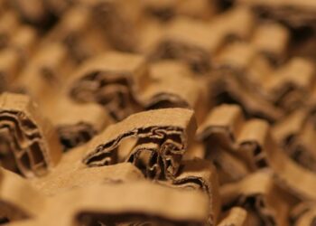 Προς «πράσινα» προϊόντα και συσκευασίες καταναλωτές και πολυεθνικές