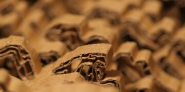 Προς «πράσινα» προϊόντα και συσκευασίες καταναλωτές και πολυεθνικές