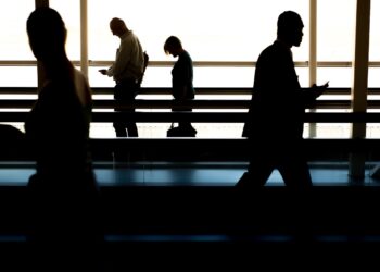 ΕΕΘ: Τι ισχύει για τις ανανεώσεις αδειών διαμεσολαβητών