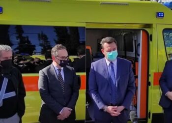 12 ασθενοφόρα μικρού όγκου παραδόθηκαν στους Δημάρχους 12 νησιών
