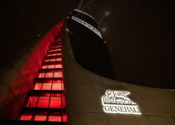 Φωτίστηκε ο πύργος της Generali στο Μιλάνο