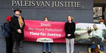 Δικαστική απόφαση στη Βρετανία επιτρέπει μήνυση 42.500 γεωργών κατά της Shell