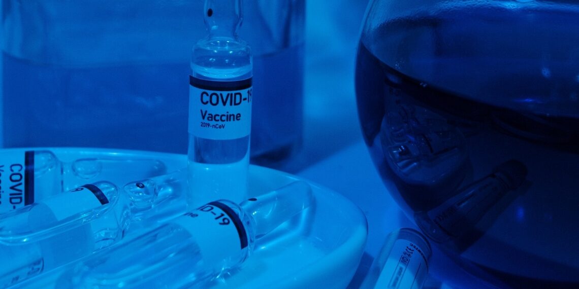 Ο εμβολιασμός των εργαζομένων στο ΕΣΥ παραμένει πρώτη προτεραιότητα