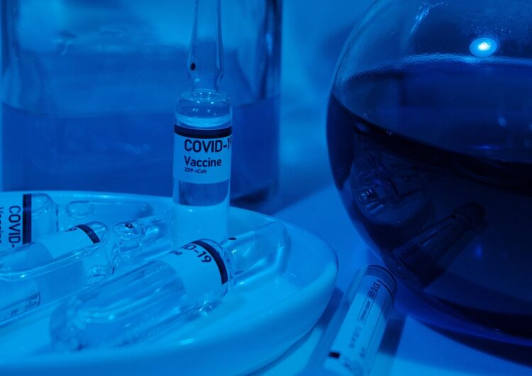 Ο εμβολιασμός των εργαζομένων στο ΕΣΥ παραμένει πρώτη προτεραιότητα