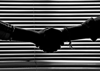 EY: Αύξηση στις συγχωνεύσεις και τις εξαγορές και το 2021