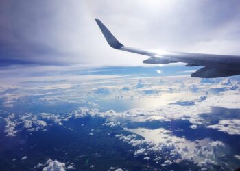 Η διεθνής κρίση αεροπορικής συνδεσιμότητας απειλεί την παγκόσμια οικονομική ανάκαμψη
