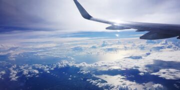 Η διεθνής κρίση αεροπορικής συνδεσιμότητας απειλεί την παγκόσμια οικονομική ανάκαμψη