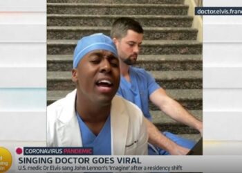 Δύο γιατροί στις ΗΠΑ τραγουδούν το “Imagine”, γίνονται viral και στέλνουν μηνύματα ελπίδας σε όλο τον κόσμο