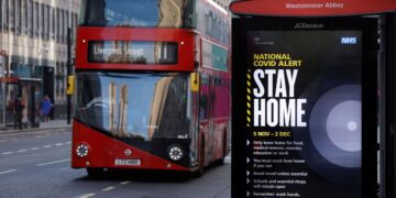 Reuters: “Μάχη” ασφαλιστικών και αντασφαλιστικών για τη διακοπή εργασιών στη Βρετανία