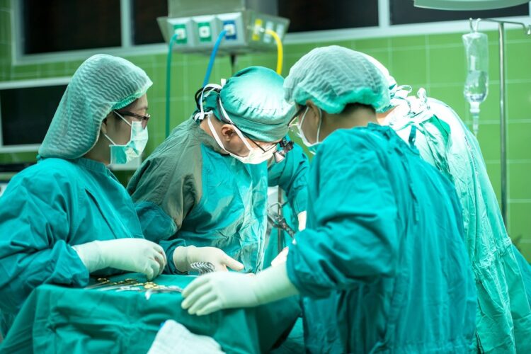 Ψυχική οδύνη €400.000 από δημόσιο νοσοκομείο για παράλειψη ενημέρωσης της θεραπευτικής μεθόδου