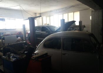 Σε σπείρα που εξαπατούσε ασφαλιστικές εμπλέκεται εταιρεία εμπορίας αυτοκινήτων