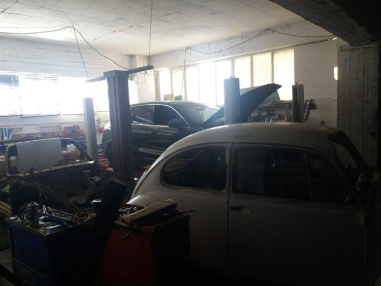 Σε σπείρα που εξαπατούσε ασφαλιστικές εμπλέκεται εταιρεία εμπορίας αυτοκινήτων