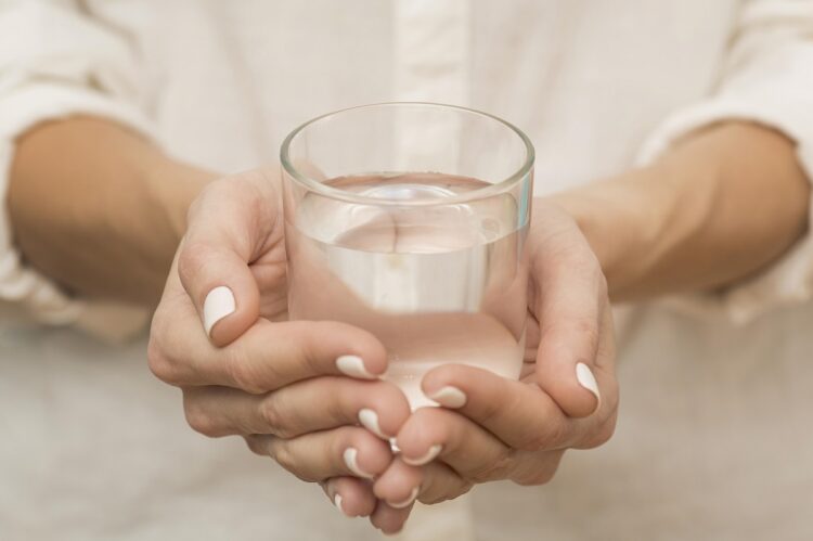 Eurolife Blog: Τι σχέση έχει ένα ποτήρι νερό με την ιδιωτική ασφάλιση υγείας;