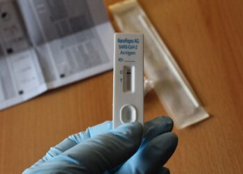 Από 24 Μαΐου υποχρεωτικά τα self tests σε όλους τους εργαζόμενους της χώρας