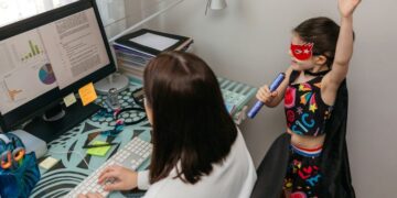 μητέρα-παιδί-τηλεργασία