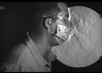 Γιατί πρέπει να φοράμε τη μάσκα πάνω από τη μύτη; Δείτε το πείραμα (video)