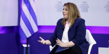 Μ. Συρεγγέλα: Κώδικες δεοντολογίας σε όλους τους χώρους εργασίας προς υπεράσπιση των δικαιωμάτων όλων