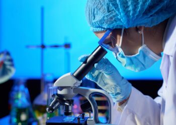 examining-sample-with-microscope