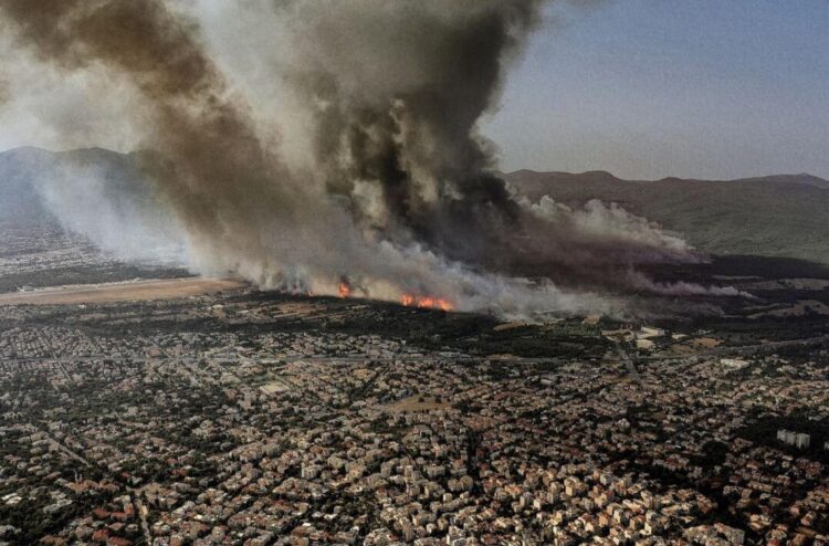 Δείτε σε time-lapse την επέκταση της πυρκαγιάς στην Βαρυμπόμπη